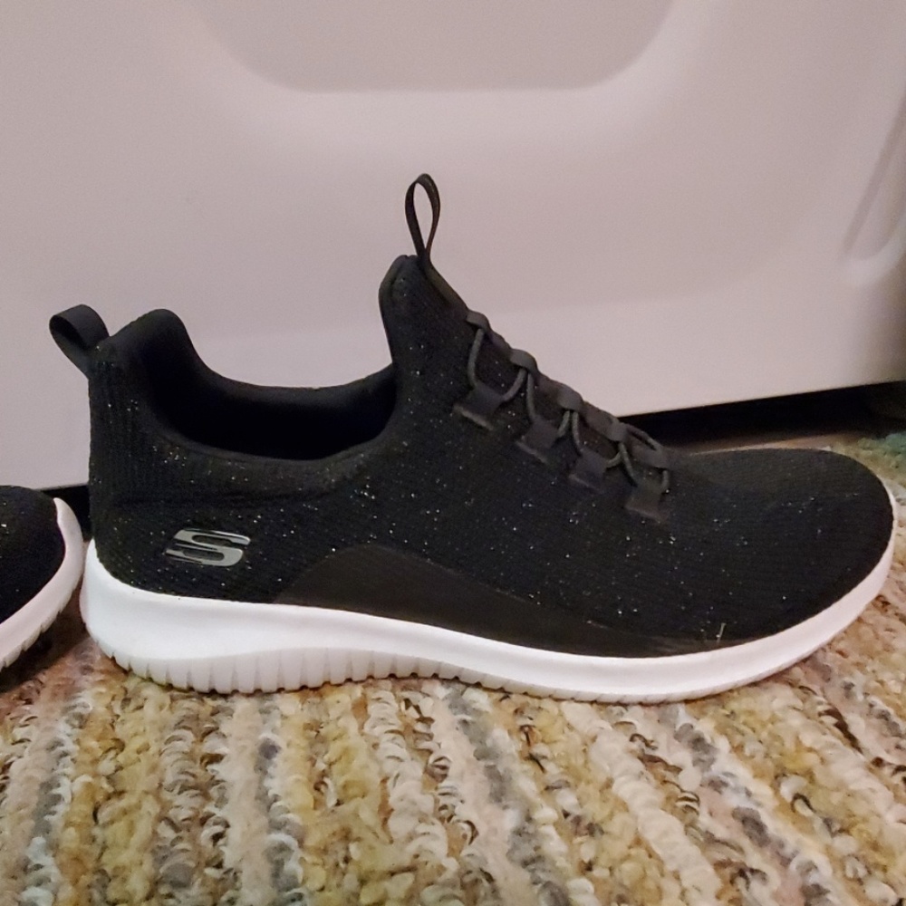 Skechers Ultra Flex- Capsule Size 8 Shoe